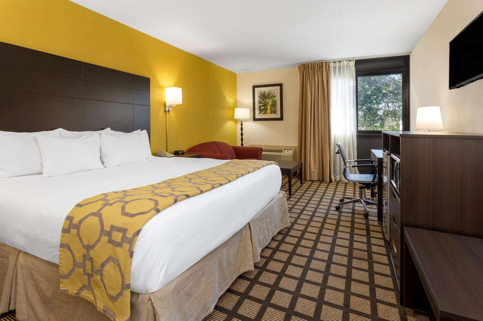 เบย์มอนต์ บาย วินด์แฮม ควีนส์เบอรี/เลคจอร์จ Hotel ภายนอก รูปภาพ