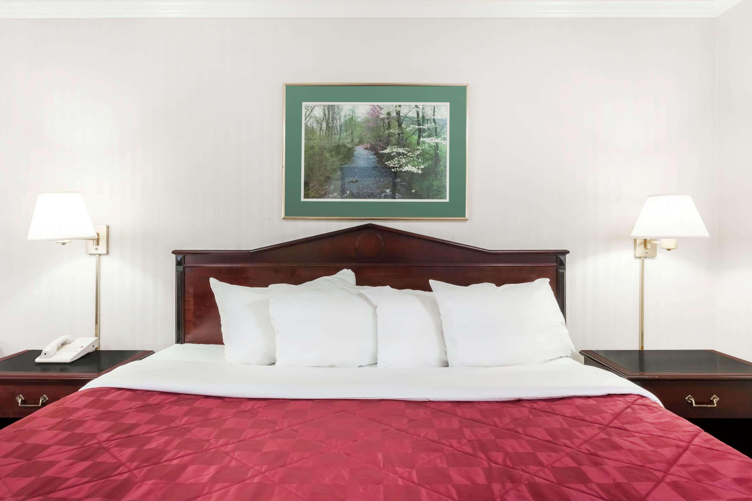 เบย์มอนต์ บาย วินด์แฮม ควีนส์เบอรี/เลคจอร์จ Hotel ภายนอก รูปภาพ