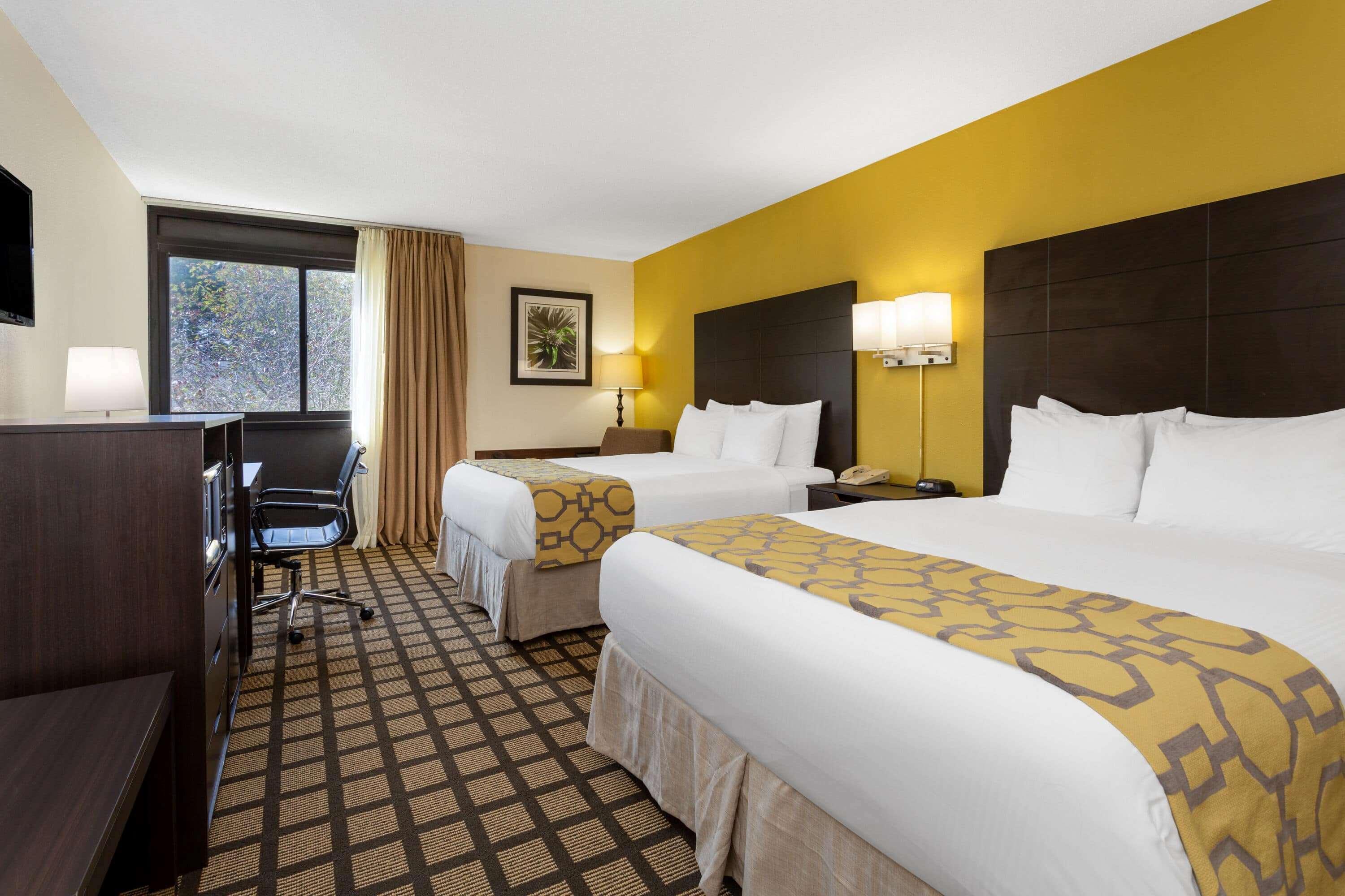 เบย์มอนต์ บาย วินด์แฮม ควีนส์เบอรี/เลคจอร์จ Hotel ภายนอก รูปภาพ