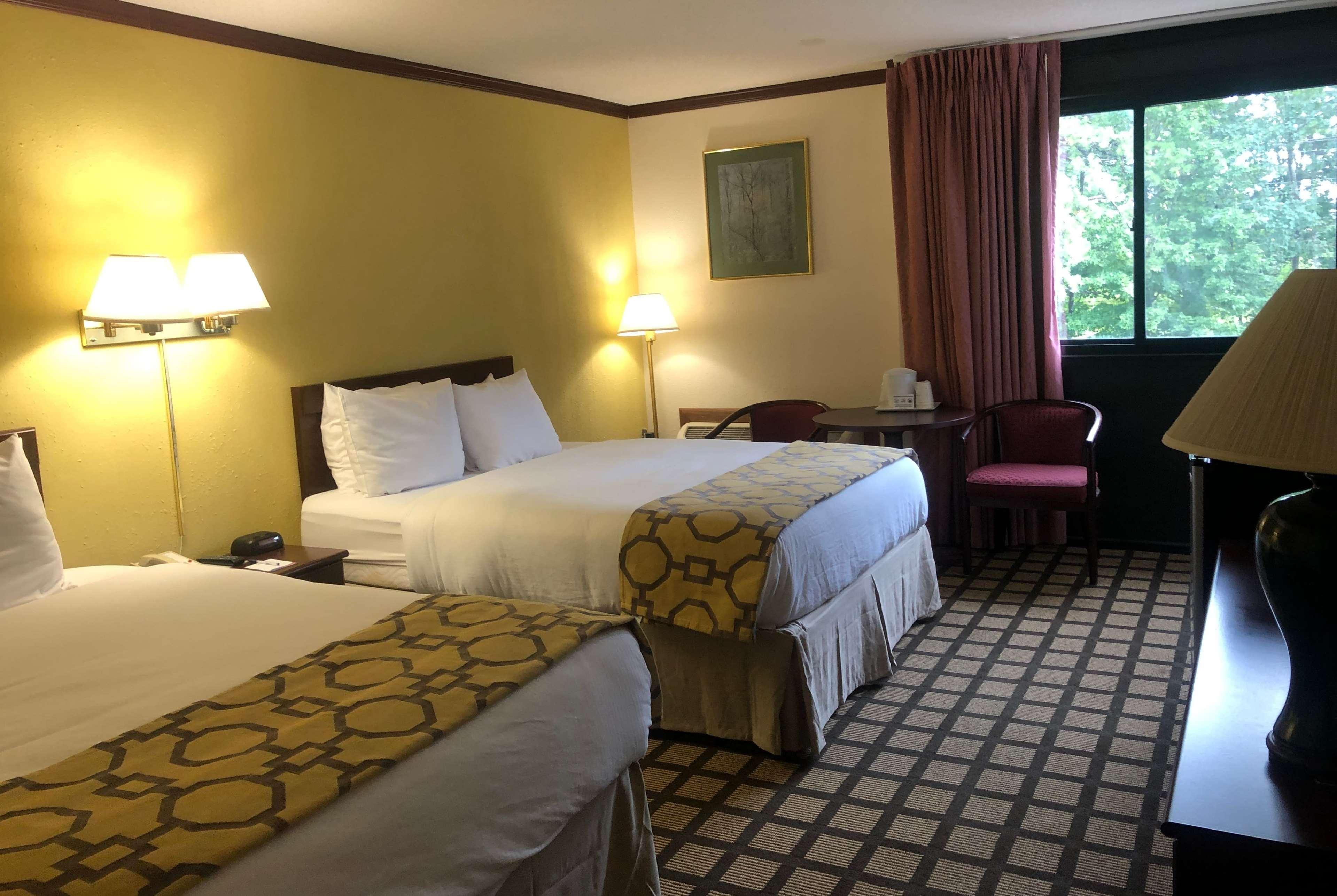 เบย์มอนต์ บาย วินด์แฮม ควีนส์เบอรี/เลคจอร์จ Hotel ภายนอก รูปภาพ