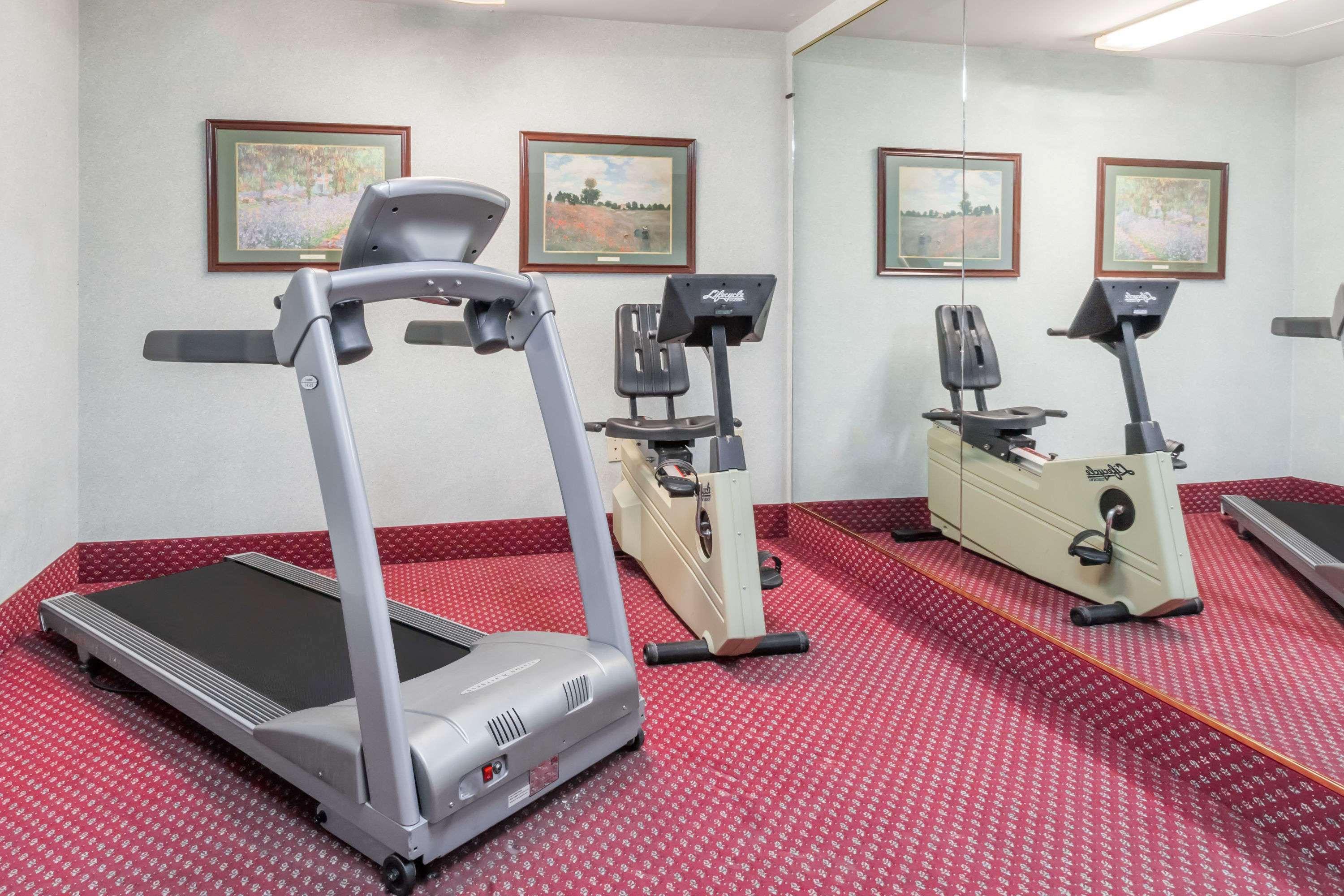 เบย์มอนต์ บาย วินด์แฮม ควีนส์เบอรี/เลคจอร์จ Hotel ภายนอก รูปภาพ