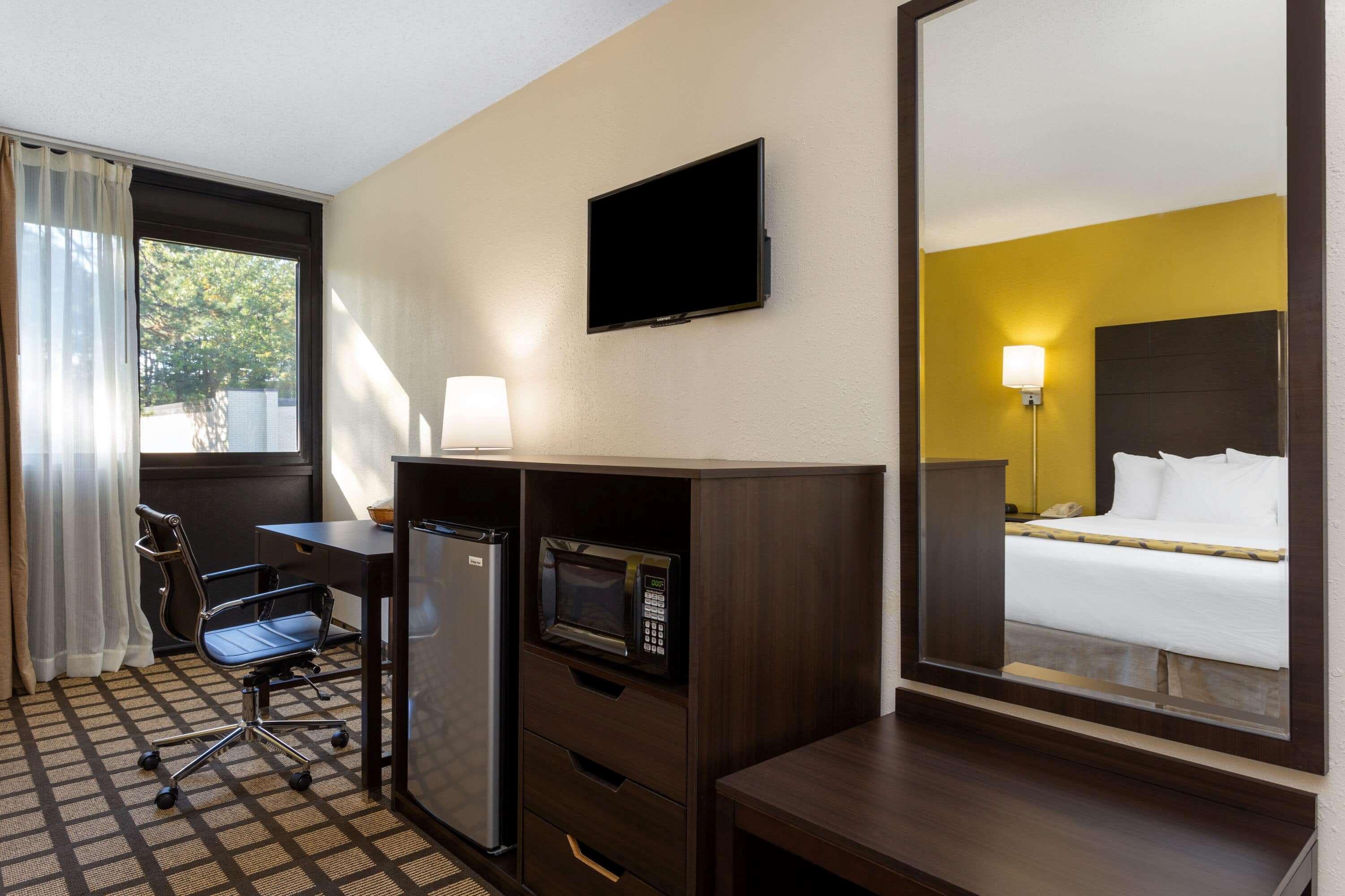 เบย์มอนต์ บาย วินด์แฮม ควีนส์เบอรี/เลคจอร์จ Hotel ภายนอก รูปภาพ