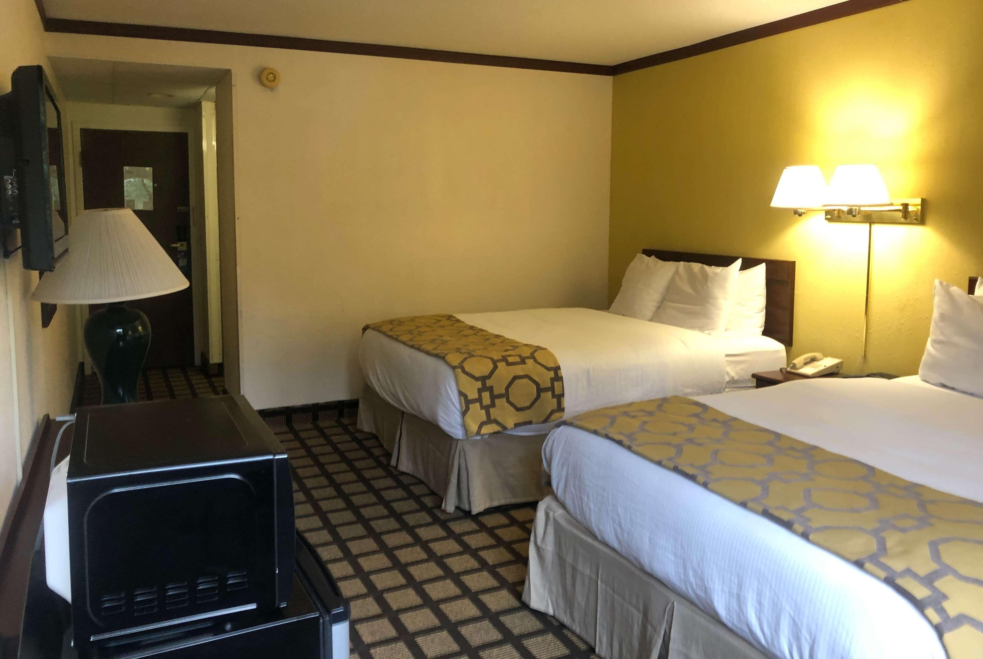 เบย์มอนต์ บาย วินด์แฮม ควีนส์เบอรี/เลคจอร์จ Hotel ภายนอก รูปภาพ