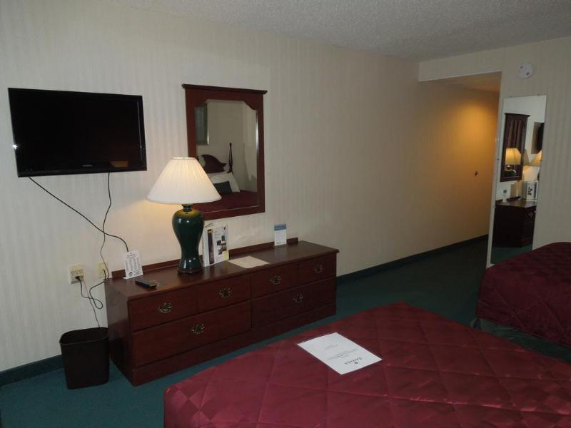 เบย์มอนต์ บาย วินด์แฮม ควีนส์เบอรี/เลคจอร์จ Hotel ภายนอก รูปภาพ