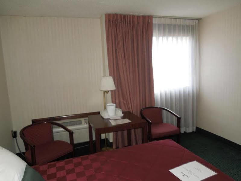 เบย์มอนต์ บาย วินด์แฮม ควีนส์เบอรี/เลคจอร์จ Hotel ภายนอก รูปภาพ
